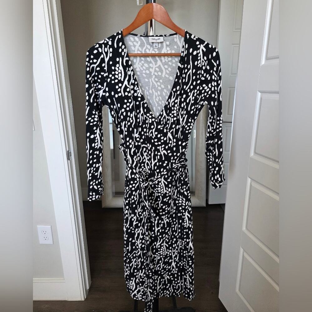 Diane von Furstenberg Midi Sea Spots Black Wrap Dress Size M